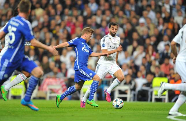 10.03.2015, Fussball Champions League, Real Madrid - FC Schalke 04, v.l. Max Meyer (FC Schalke 04) - Alvaro Arbeloa (Real Madrid)-