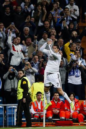 10.03.2015. Santiago Bernab& xe9;u Stadium, Madrid, Spain. EUFA Champions League football. Real Madrid versus FC Schalke. 7 Cristiano Ronaldo dos Santos leaps to celebrate his second goal for (2-2) xEnriquexdexlaxFuentex  ActionPlus11603892