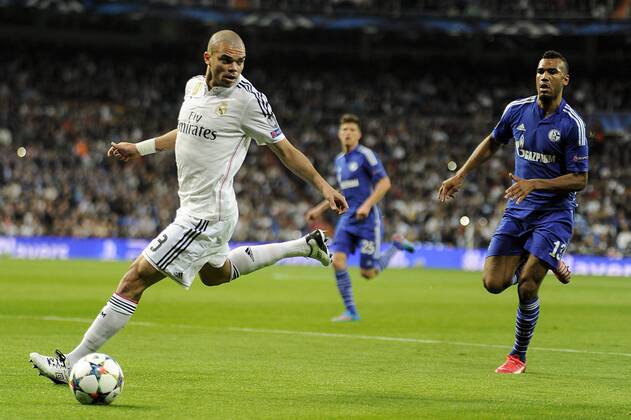 Real Madrid s Pepe and FC Schalke 04 s Eric Maxim Choupo-Moting during 2014-15 Champions League match between Real Madrid and FC Schalke 04 at Santiago Bernabeu stadium in Madrid, Spain. March 10, 2015. Real Madrid - FC Schalke 04  (20150310014)
