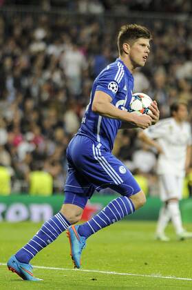 FC Schalke 04 s Klaas-Jan Huntelaar celebrate a goal during 2014-15 Champions League match between Real Madrid and FC Schalke 04 at Santiago Bernabeu stadium in Madrid, Spain. March 10, 2015. Real Madrid - FC Schalke 04  (20150310020)
