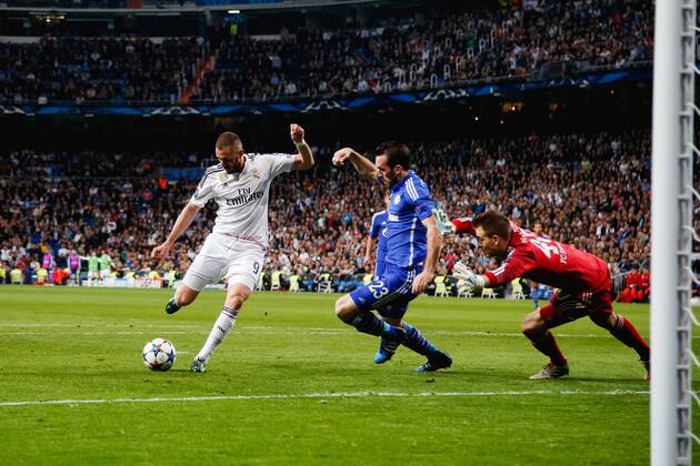 Aktuell Fußball, Champions League, Real Madrid - FC Schalke 04 Karim Benzema Real, MARCH 10, 2015 - Football Soccer Karim Benzema of Real Madrid scores a goal to make it 3-2 during the UEFA Champions League Round of 16 second leg match between Real Madrid and FC Schalke 04 at Santiago Bernabeu in Madrid, Spain. NoxThirdxPartyxSales  mdga_rms04_051