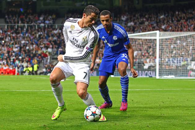Aktuell Fußball, Champions League, Real Madrid - FC Schalke 04 Madrid, Spanien 10. Maerz 2015 Champions League 14 15 - Real Madrid vs. FC Schalke 04. v. li. im Zweikampf Cristiano Ronaldo Madrid und Joel Matip Schalke md