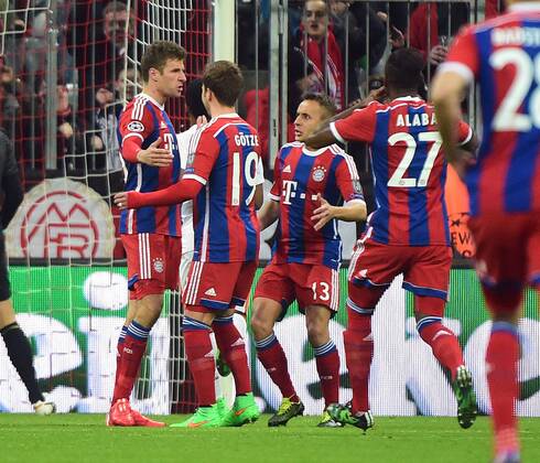11.03.2015, xjhx, Fussball UEFA Champions League, FC Bayern Muenchen - Schachtar Donezk, v.l. Thomas Mueller (FC Bayern Muenchen) Goal scored, Tor zum 1:0