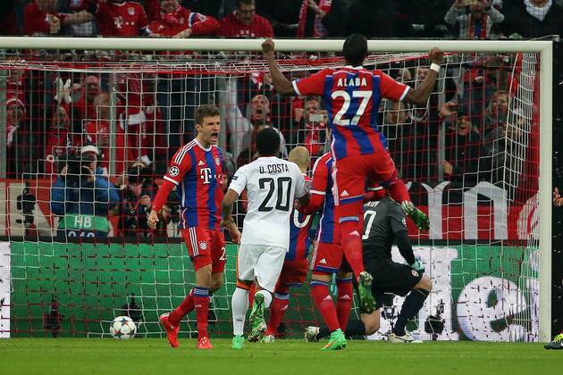 Mittwoch 11.03.2015, UEFA Champions League, Saison 2014 2015, Achtelfinale Rueckspiel in Muenchen, FC Bayern Muenchen - FC Shakhtar Donetsk Torjubel bei Thomas Mueller (Bayern Muenchen) li. nach seinem Treffer zum 1:0 DeFodi5Y4A0429