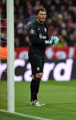FUSSBALL CHAMPIONS LEAGUE SAISON 2014 2015 ACHTELFINAL RUECKSPIEL FC Bayern Muenchen - FC Schachtar Donezk 11.03.2015 Torwart Andriy Pyatov (Shakhtar Donetsk) 