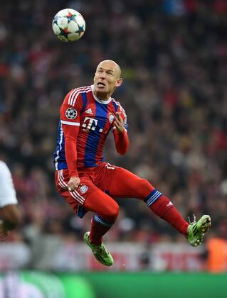 FUSSBALL CHAMPIONS LEAGUE SAISON 2014 2015 ACHTELFINAL RUECKSPIEL FC Bayern Muenchen - FC Schachtar Donezk 11.03.2015 Arjen Robben (FC Bayern Muenchen) am Ball 