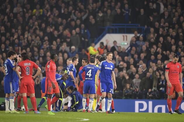 Platzverweis Zlatan Ibrahimovic (PSG) durch Referee Björn Kuipers - - Chelsea FC vs Paris St Germain (PSG) - - 11 03 2015 JBAutissier 
