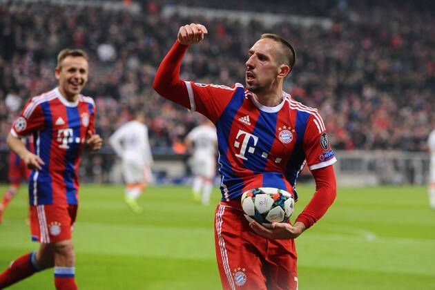Torjubel von Franck Ribery (FC Bayern Muenchen) nach seinem Treffer zum 3:0. Unter demTrikot versteckt er den Spielball. FC Bayern Muenchen - Schachtar Donezk, Fussball, Champions League, Achtelfinale, Rueckspiel, 11.03.2015, EP_WSE