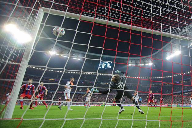 Holger BADSTUBER, FCB 28 Torschuss, schiesst das Tor zum 5-0 FC BAYERN MUENCHEN - FC SCHACHTAR DONEZK , Fussball UEFA Champions League, Achtelfinale Rueckspiel, Muenchen, 11.03.2015 CL Saison 2014 2015, FCB, Muenchen