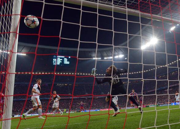 11.03.2015, xjhx, Fussball UEFA Champions League, FC Bayern Muenchen - Schachtar Donezk, v.l. Holger Badstuber (FC Bayern Muenchen) Goal scored, Tor zum 4:0