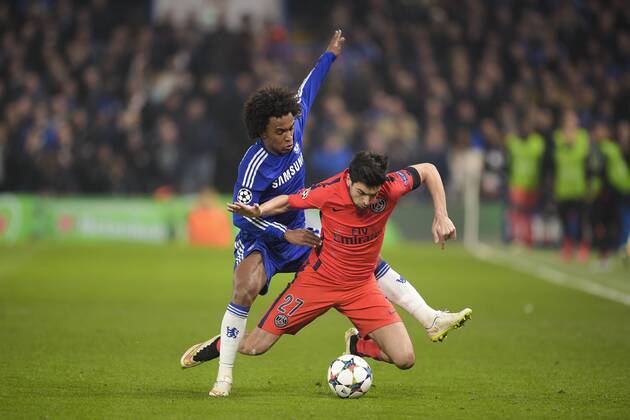Willian (Chelsea) vs Javier Pastore (PSG) FOOTBALL : Chelsea fc vs PSG - League des Champions - arrivee - 11 03 2015 JBAutissier Panoramic 