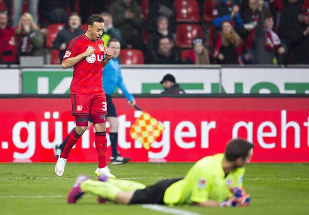 Leverkusen, 13.03.2015, BayArena Torjubel: Karim Bellarabi (Bayer) - Torwart Sven Ulreich (VfB) Bayer Leverkusen - VfB Stuttgart mm