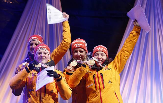 BIATHLON - IBU WC Kontiolahti 2015 KONTIOLAHTI,FINLAND,14.MAR.15 - BIATHLON - IBU World Championships, relay 4x6km, ladies, Medal Plaza, award ceremony. Image shows Franziska Hildebrand, Vanessa, Hinz, Franziska Preuss and Laura Dahlmeier (GER).