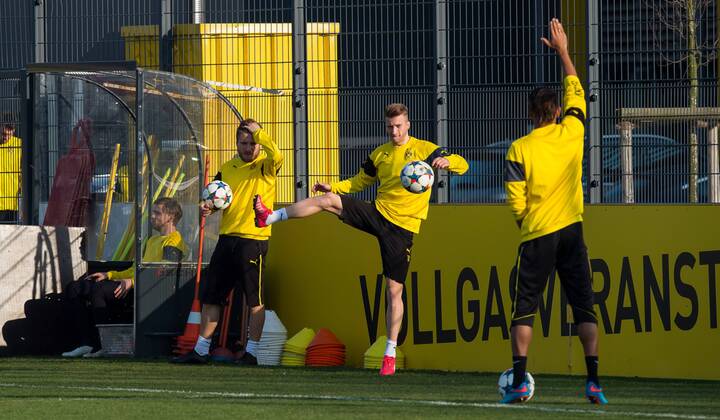 Dienstag 17.03.2015, CL, UEFA Champions League, Saison 2014 2015, Abschlusstraining in Dortmund, BV Borussia Dortmund, Ciro IMMOBILE (BVB), Marco REUS (BVB), rechts Pierre Emerick AUBAMEYANG (BVB) DeFodi01045019851