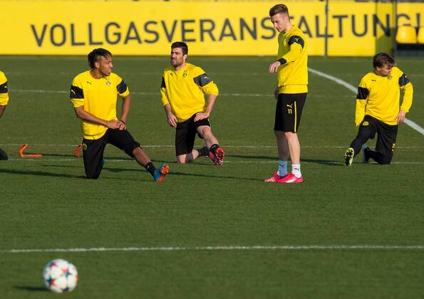 Dienstag 17.03.2015, CL, UEFA Champions League, Saison 2014 2015, Abschlusstraining in Dortmund, BV Borussia Dortmund, Marco REUS (BVB) im Gespraech mit Pierre Emerick AUBAMEYANG (BVB) DeFodi01045019857