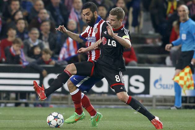 Atletico de Madrid s Arda Turan (l) and Bayer 04 Leverkusen s Lars Bender during Champions League 2014 2015 match.March 17,2015.  (20150301704)