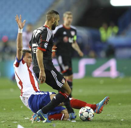Foto: Ömer Toprak ( Bayer 04 ) , gegen Mario Mandzukic Fussball - Championsleague am Di. 17.03.2015 Achtelfinale, Atletico Madrid - Bayer 04 Leverkusen