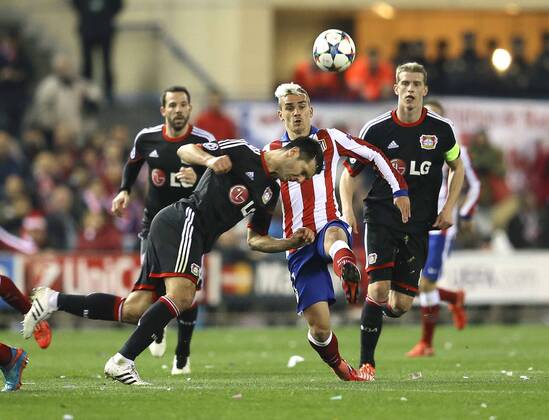 Foto: Emir Spahic ( Bayer 04 ) , gegen Antoine Griezmann Fussball - Championsleague am Di. 17.03.2015 Achtelfinale, Atletico Madrid - Bayer 04 Leverkusen