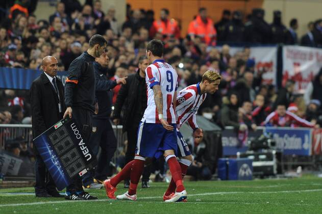Atletico de Madrid Forward, Mario Mandzukic - MANDZUKIC, number 9 . Atletico de Madrid Forward, Fernando Torres Sanz - FERNANDO TORRES, number 19. Round ROUND 16 of the CHAMPIONS league soccer match between Atletico de Madrid - Bayer 04 Leverkusen at the Vicente Calderon estadium Madrid - Spain by March 17 2015. 