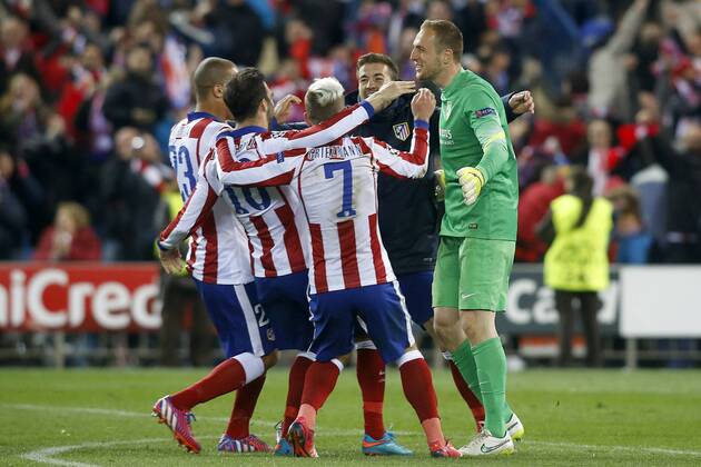 Atletico de Madrid s Joao Miranda, Jesus Gamez, Antoine Griezmann, Gabi Fernandez and Jan Oblak celebrate the victory in the Round of 16 of UEFA Champions League after the match.March 17,2015.  (20150301722)