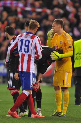 17.03.2015, xcox, Fussball UEFA Champions League, Atletico Madrid - Bayer 04 Leverkusen, v.l. Fernando Torres (Atl. Madrid) - Stefan Kiessling (Bayer 04 Leverkusen) Bernd Leno (Bayer 04 Leverkusen) -