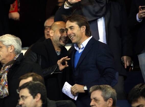 Second leg match of the 1 8 Champions League match played between Atletico Madrid and Bayer 04 Leverkusen. In this picture, Josep Guardiola (FC Bayern München) speaks to Julen Lopetegui (FC Porto). xFOTOxCHEMAxREYx 