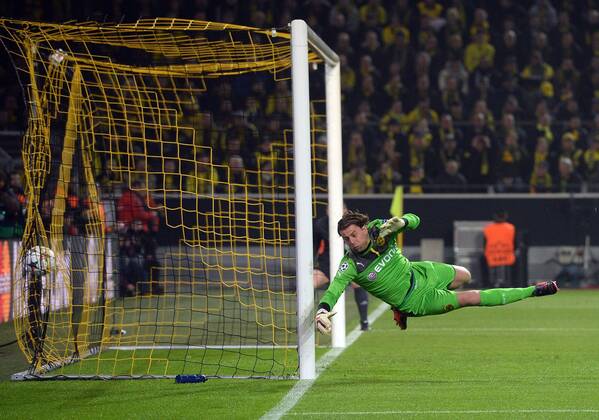 18.03.2015, xjhx, Fussball UEFA Champions League, Borussia Dortmund - Juventus Turin, v.l. Roman Weidenfeller (Borussia Dortmund) Goal scored, Tor zum 0:1 Carlos Tevez (Juventus Turin)