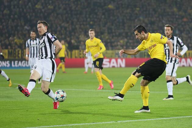18.03.2015, xjfx, Fussball UEFA Champions League, Borussia Dortmund - Juventus Turin, v.l. Stephan Lichtsteiner (Juventus Turin),Henrikh Mkhitaryan (Borussia Dortmund)