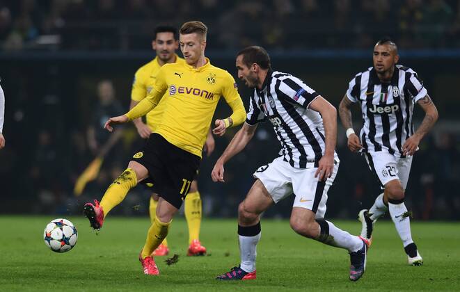 FUSSBALL CHAMPIONS LEAGUE SAISON 2014 2015 ACHTELFINAL RUECKSPIEL Borussia Dortmund - Juventus Turin 18.03.2015 Marco Reus (li, Borussia Dortmund) gegen Giorgio Chiellini (re, Juventus Turin) 