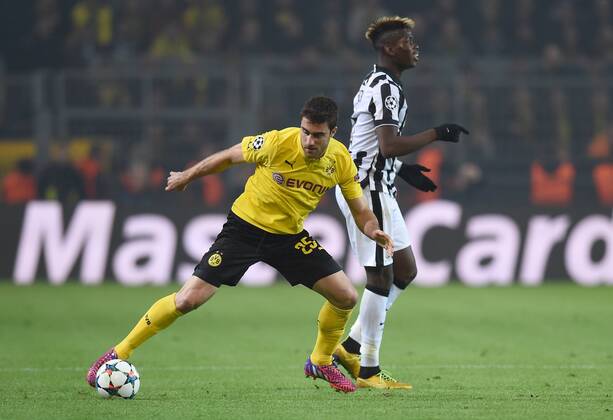 FUSSBALL CHAMPIONS LEAGUE SAISON 2014 2015 ACHTELFINAL RUECKSPIEL Borussia Dortmund - Juventus Turin 18.03.2015 Sokratis (li, Borussia Dortmund) gegen Paul Pogba (re, Juventus Turin) 