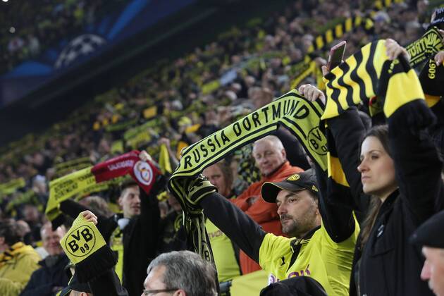 18.03.2015, xjfx, Fussball UEFA Champions League, Borussia Dortmund - Juventus Turin, v.l.Fans,Stimmung, Schals, Trikots ,Choreo