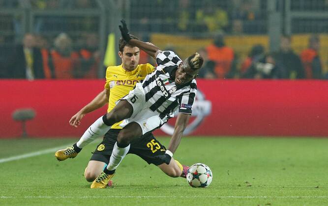 18.03.2015, Fussball Championsleague 2014 2015, Achtelfinale , Borussia Dortmund - Juventus Turin, im Signal-Iduna-Park-Stadion Dortmund. v.l. Sokratis (Dortmund) gegen Paul Pogba (Juventus Turin) 