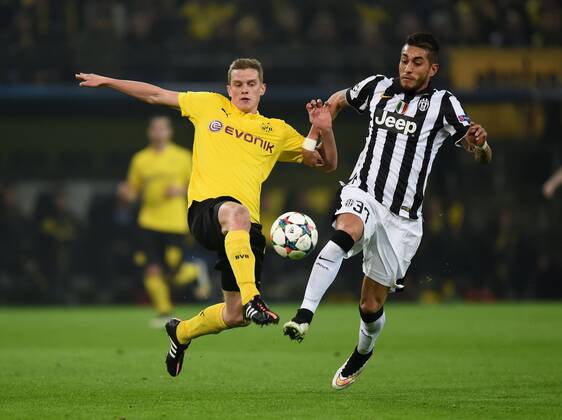 18.03.2015, Fussball, Saison 2014 15, Champions League, 2014 15, Achtelfinale, Borussia Dortmund - Juventus Turin Sven Bender (Borussia Dortmund), li., gegen Roberto Pereyra (Juventus Turin)