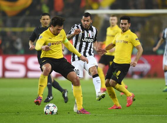 18.03.2015, Fussball, Saison 2014 15, Champions League, 2014 15, Achtelfinale, Borussia Dortmund - Juventus Turin v.li., Mats Hummels (Borussia Dortmund), Carlos Tevez (Juventus Turin), Ilkay Guendogan, Ilkay Gündogan (Borussia Dortmund)
