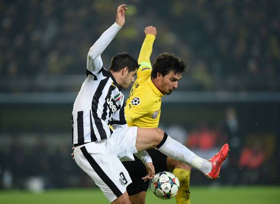 18.03.2015, Fussball, Saison 2014 15, Champions League, 2014 15, Achtelfinale, Borussia Dortmund - Juventus Turin Mats Hummels (Borussia Dortmund), re., gegen Alvaro Morata (Juventus Turin)