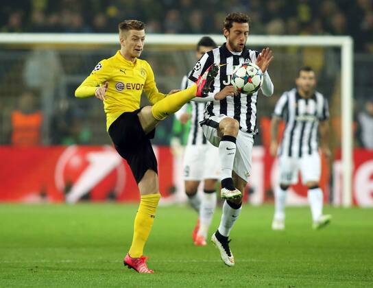 Marco Reus, Claudio Marchisio Zweikampf Aktion Spielszene BvB Borussia Dortmund - Juventus Turin Championsleague Achtelfinale 18.03.2015 Fußball Fussball Signal Iduna Park Dortmund Herren Saison 2014 2015