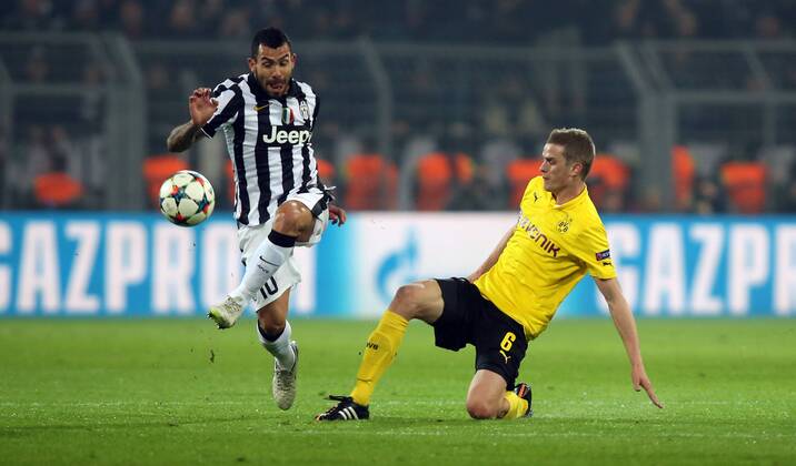 Carlos Tevez, Sven Bender Zweikampf Aktion Spielszene BvB Borussia Dortmund - Juventus Turin Championsleague Achtelfinale 18.03.2015 Fußball Fussball Signal Iduna Park Dortmund Herren Saison 2014 2015
