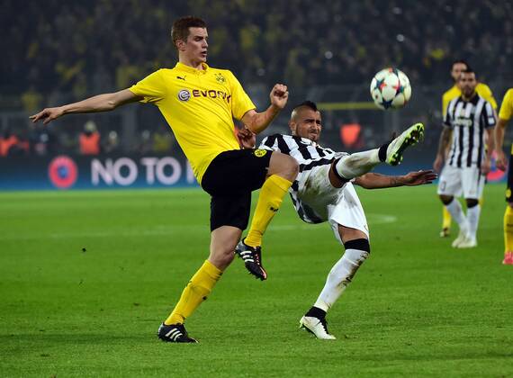 18.03.2015, xjhx, Fussball UEFA Champions League, Borussia Dortmund - Juventus Turin, v.l. Sven Bender (Borussia Dortmund), Arturo Vidal (Juventus Turin)