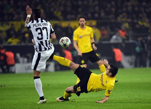 18.03.2015, xjhx, Fussball UEFA Champions League, Borussia Dortmund - Juventus Turin, v.l. Roberto Pereyra (Juventus Turin), Henrikh Mkhitaryan (Borussia Dortmund)