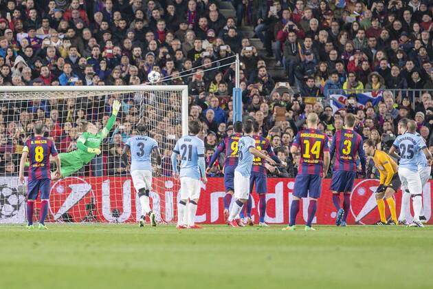 BARCELONA, SPAIN - MARCH 18: Joe Hart of Manchester City during the UEFA Champions League round of 16 match between FC Barcelona Barca and Manchester City at Camp Nou Stadium on March 18, 2015 in Barcelona, Spain. 