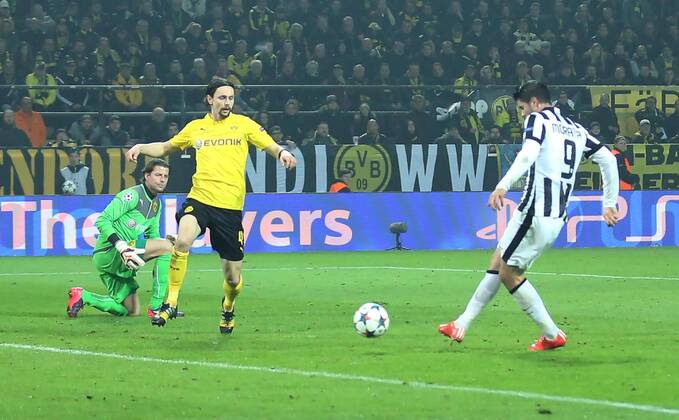 MORATA, JUVE 9 Torschuss, schiesst das Tor zum 0-2 , Roman WEIDENFELLER 1 Torwart BVB Neven SUBOTIC, BVB 4 BORUSSIA DORTMUND - JUVENTUS TURIN Fussball UEFA Champions League, Achtelfinale in Dortmund, 18.03.2015 CL Saison 2014 2015, BVB