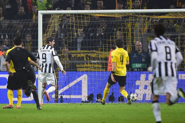 18.03.2015, xjhx, Fussball UEFA Champions League, Borussia Dortmund - Juventus Turin, v.l. Alvaro Morata (Juventus Turin), Neven Subotic (Borussia Dortmund) Goal scored, Tor zum 0:2