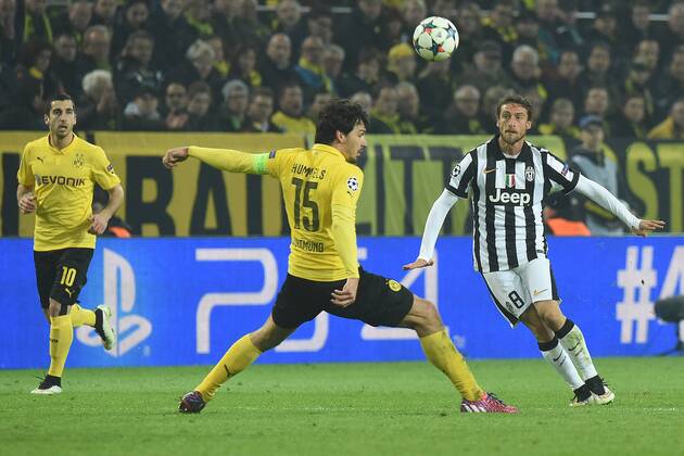 Fußball Champions League Achtelfinale Borussia Dortmund - Juventus Turin am 18.03.2015 im Signal Iduna Park in Dortmund Mats Hummels ( Dortmund ), links - Claudio Marchisio ( Turin ), rechts