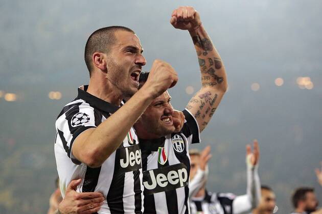 18.03.2015, xovx, Fussball UEFA Champions League, Borussia Dortmund - Juventus Turin, Die Spieler von Juventus Turin bejubelt ubeln den 3:0 Sieg in Dortmund, v.l. Leonardo Bonucci (Juventus Turin), Simone Pepe (Juventus Turin), Freisteller.