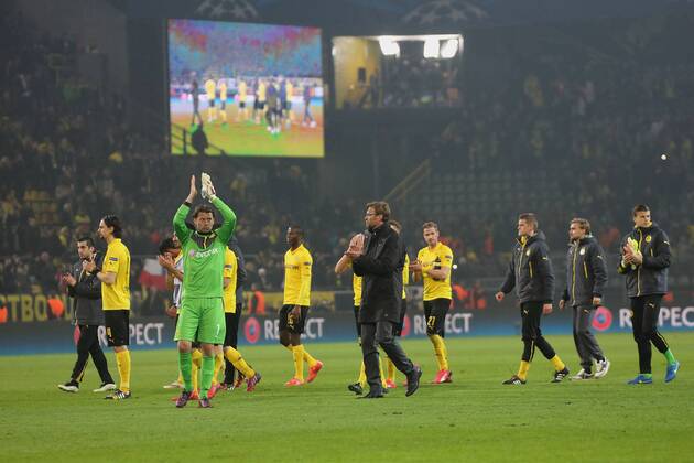 18.03.2015, xjfx, Fussball UEFA Champions League, Borussia Dortmund - Juventus Turin, v.l Neven Subotic (Borussia Dortmund),Roman Weidenfeller (Borussia Dortmund),Trainer Juergen Klopp (Borussia Dortmund),Oliver Kirch (Borussia Dortmund) Dortmund bedankt sich bei den Anhängern, bedanken, Dank. Mannschaft nach dem Spiel, after the match bedankt sich bei den Anhängern, applauds the supporters