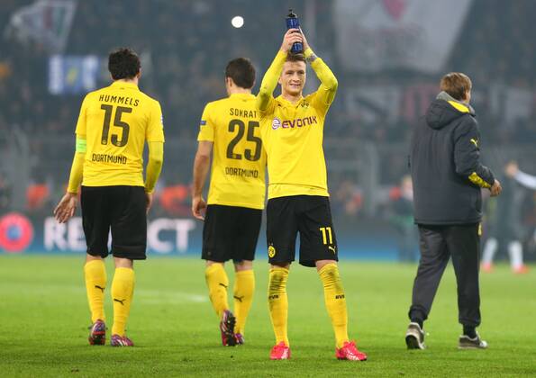 Mittwoch 18.03.2015, Saison 2014 2015, UEFA Champions League, Achtelfinale Rückspiel im Dortmunder Signal Iduna Park, BVB Borussia Dortmund - FC Juventus Turin, Enttäuschung bei den Dortmunder Spielern nach Abpfiff: Mats Hummels (BVB), Sokratis Papastathopoulos (BVB) und Marco Reus (BVB), v.l.