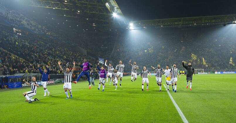 Dortmund, 18.03.20145, Signal-Iduna-Park Turnier Schlussjubel: Leonardo Benucci (Juve), Simone Pepe (Juve), Claudio Marchisio (Juve), Arturo Vidal (Juve), Stephan Lichtensteiner (Juve), Giorgio Chiellini (Juve), Roberto Pereyra (Juve), Andrea Barzagli (Juve) Borussia Dortmund - Juventus Turin