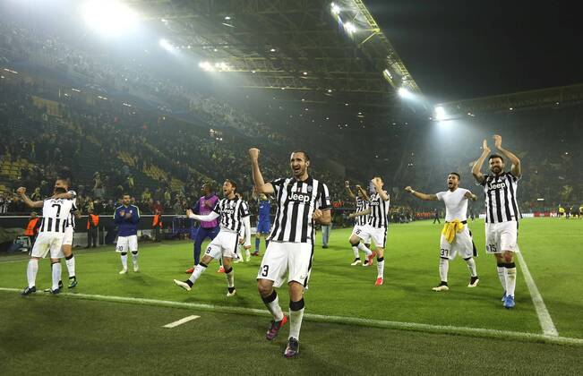 Foto : Siegesjubel Juventus nach dem Schlusspfiff Fussball - Championsleague am Mi. 18.03.2015 1 8 Finale Bor. Dortmund - Juventus Turin 0 - 3