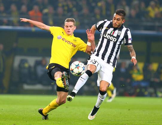 Mittwoch 18.03.2015, Saison 2014 2015, UEFA Champions League, Achtelfinale Rückspiel im Dortmunder Signal Iduna Park, BVB Borussia Dortmund - FC Juventus Turin, Sven Bender (BVB) gegen Roberto Pereyra (Turin), v.l.