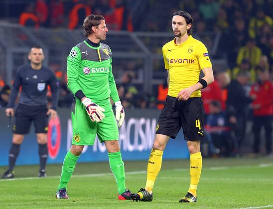 Mittwoch 18.03.2015, Saison 2014 2015, UEFA Champions League, Achtelfinale Rückspiel im Dortmunder Signal Iduna Park, BVB Borussia Dortmund - FC Juventus Turin, Roman Weidenfeller (Torwart, BVB) und Neven Subotic (BVB) frustriert